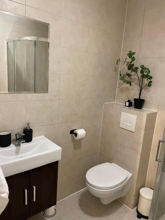 Camberwell Living Studio - Zone 2 *